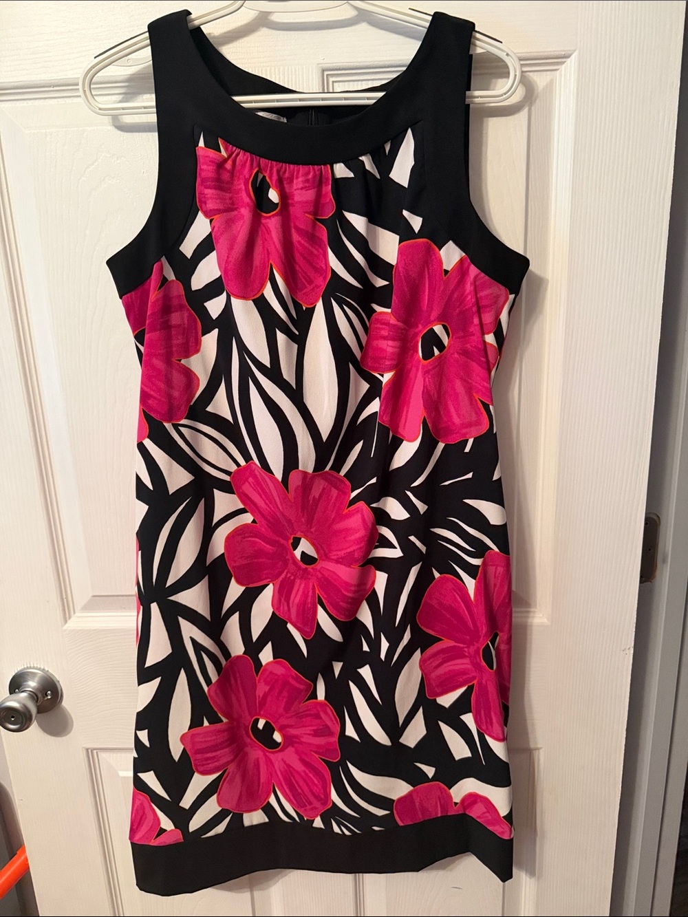 dressbarn Black and Hot Pink Floral Sleeveless Shift Dress